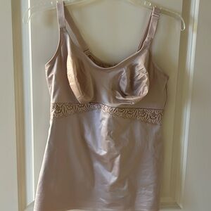 Ruby Ribbon Lace Camino Beige/Tan 
Size:40. Level 4 Support